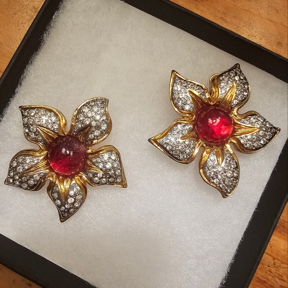 ❤️VALENTINO large clip-on flower earrings